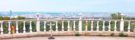 Sundowner-Yoga am Luftschloss am 13.09.2018 @ Café & Schloss Cobenzl