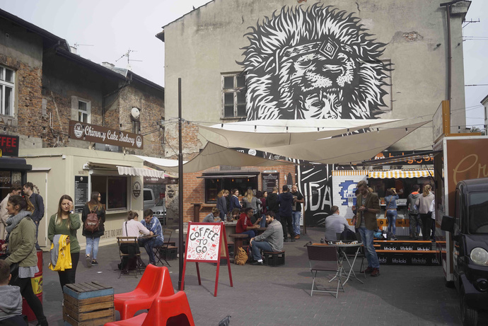 1475431940 streetfood market